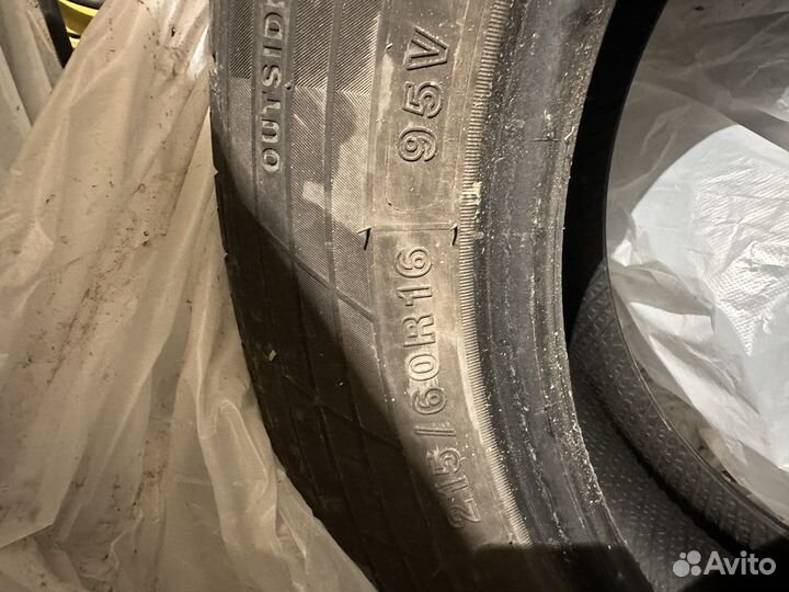 Duraturn Mozzo 4S+ 215/60 R16