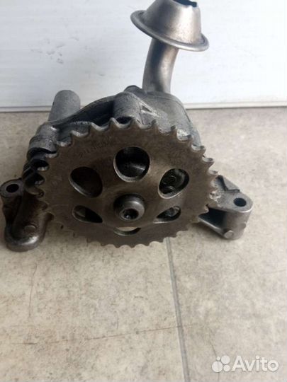 Насос масляный Volkswagen Golf 4 06A115105B