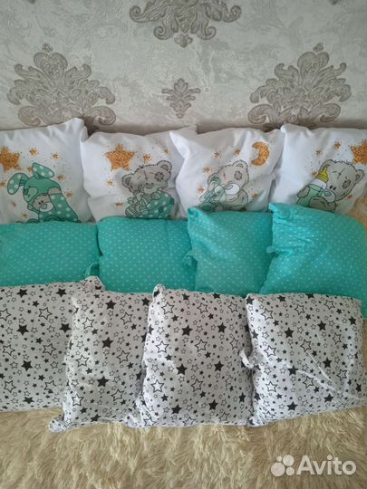 Детская кроватка с маятником