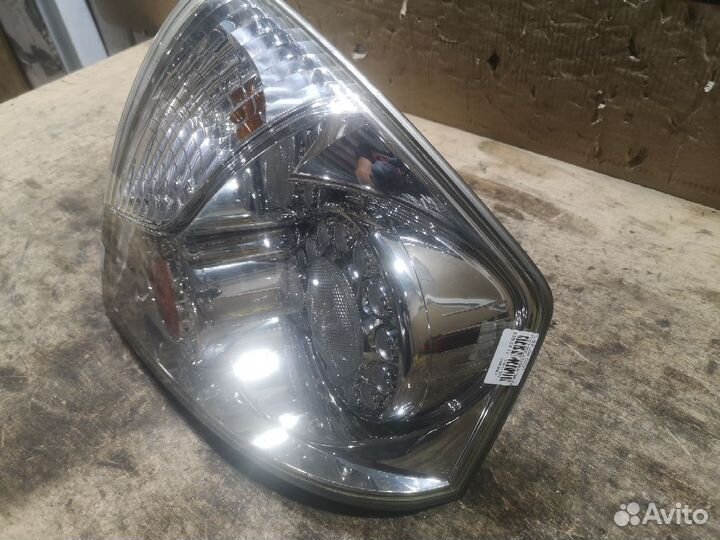 Фонарь правый Nissan Fuga PY50