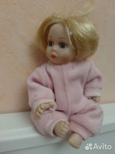 Фарфоровые маленькие куклы