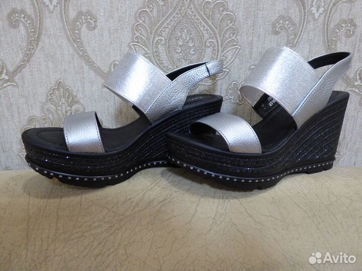 Босоножки женские кожаные новые 39 размер