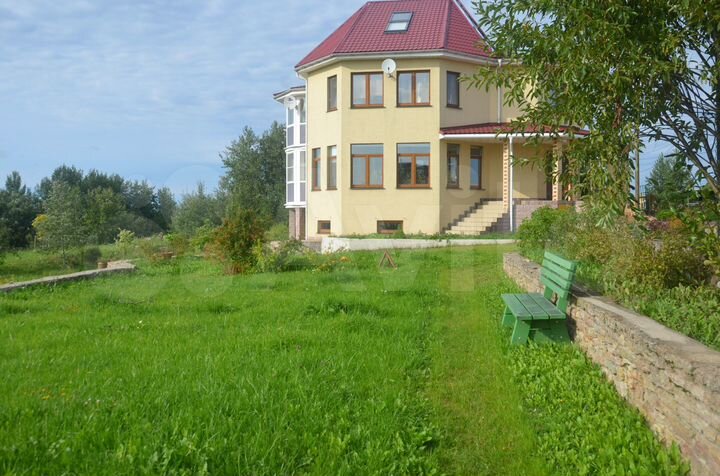 Дом 515 м² на участке 90 сот.