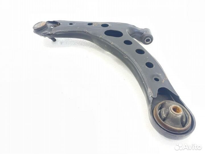 Рычаг подвески нижний передний правый Toyota Noah