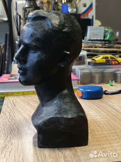 Бюст Гагарин из металла. Высота 14 см