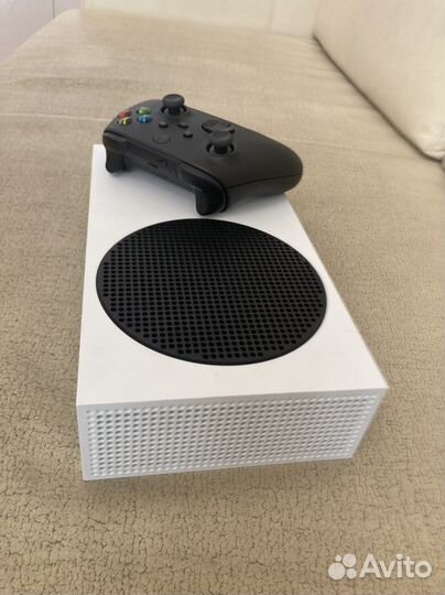 Xbox series s 1T + 2 джойстика