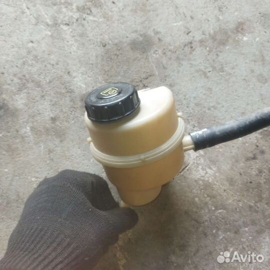 Бачок гидроусилителя руля Renault Logan 2