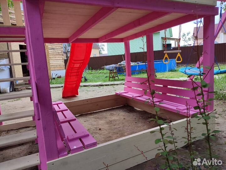 Детские деревянный домик на сваях