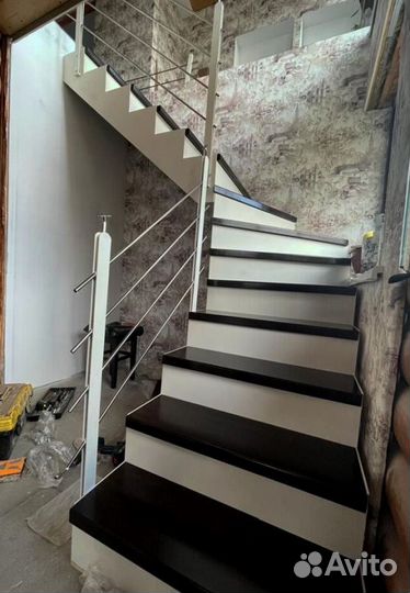 Г-образная лестница