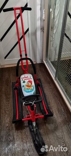 Снегокат с колёсами, ручкой и спинкой