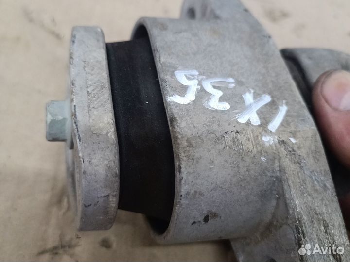 Подушка опора двигателя нижняя hyundai ix35