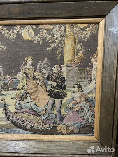 Антикварный гобелен в деревянной раме