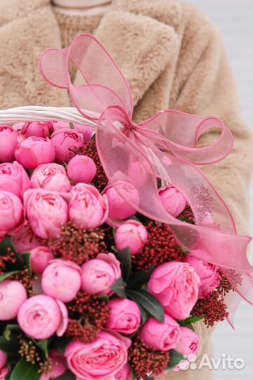 Шикарная корзина из куст.пионовидной розы Сильва