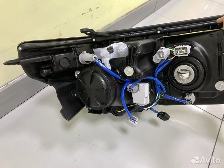 Фара Toyota Land Cruiser 200 2007-2015
