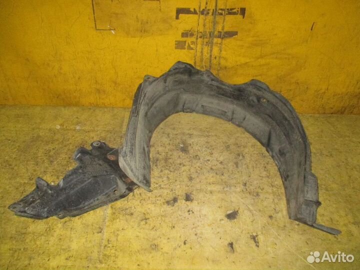 Подкрылок Toyota Prius NHW20 (Переднее Правое)