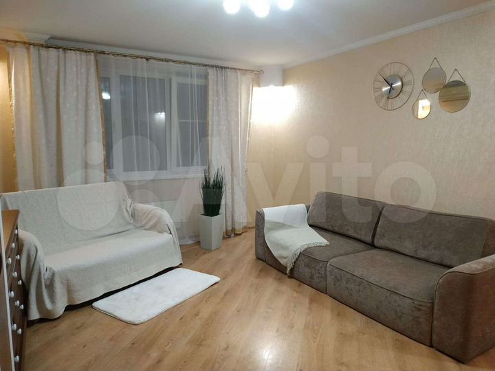 2-к. квартира, 60 м², 8/14 эт.