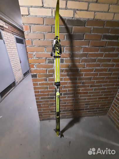 Палки лыжные и ботинки 41-42 размер