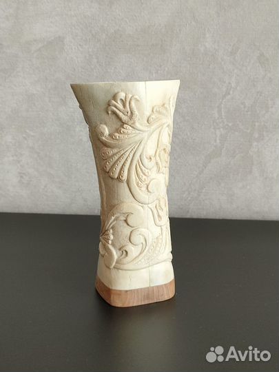 Статуэтка, стакан, кубок из кости