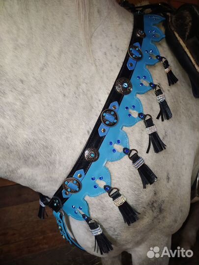 Подперсье для лошади