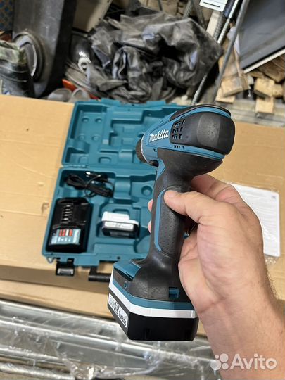 Шуруповерт Makita DF347DWE