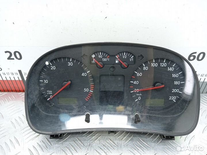 Щиток приборов (приборная панель) Volkswagen Golf