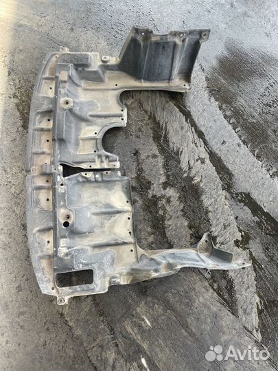 Защита двс лево c Toyota Isis ANM10G 1AZ-FSE