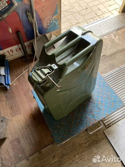 Канистра 20 литров железная