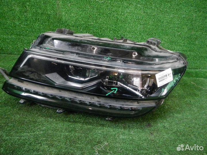 Фара левая Volkswagen Tiguan