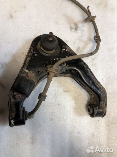 Mitsubishi L200 Pajero sport 3 Рычаг верхний