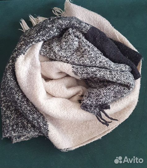 Пакет с шапками снуд и палантин шерстяной