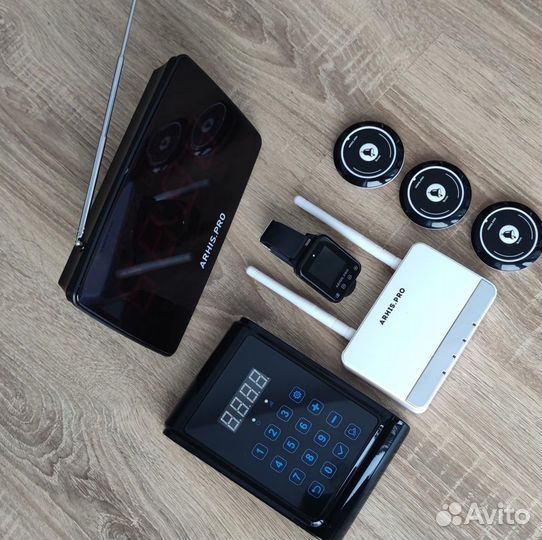 Кнопка вызова официанта в комллекте с часами табло