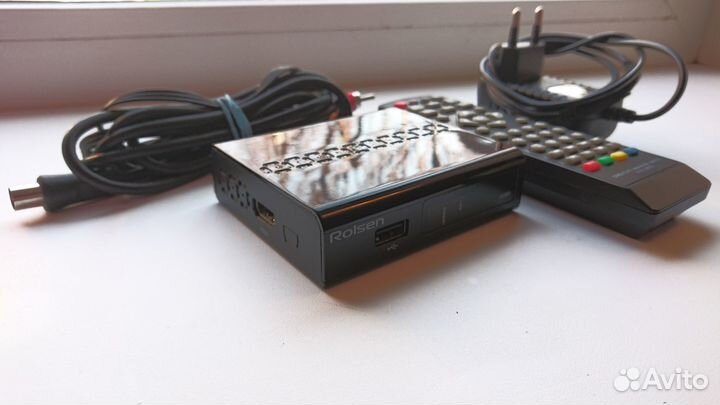 Ресивер DVB-T2 Rolsen RDB-525
