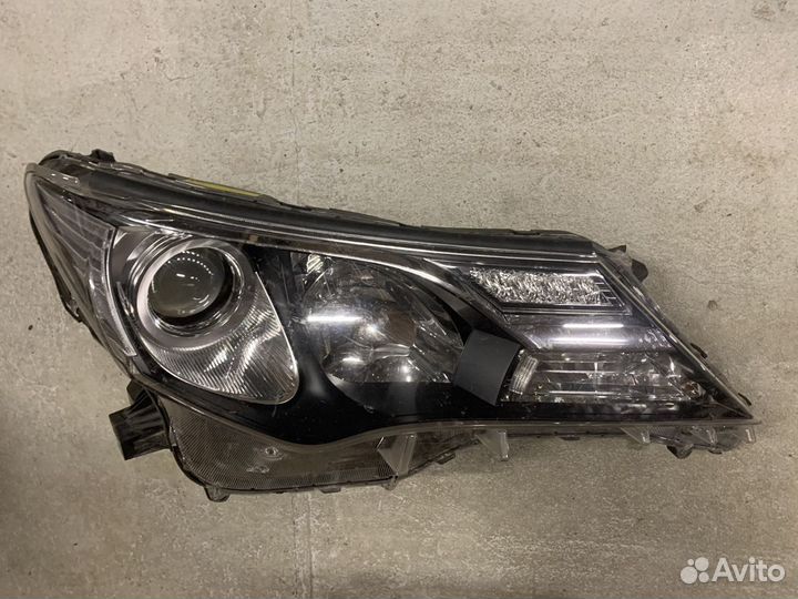 Фара правая Тойота Рав 4