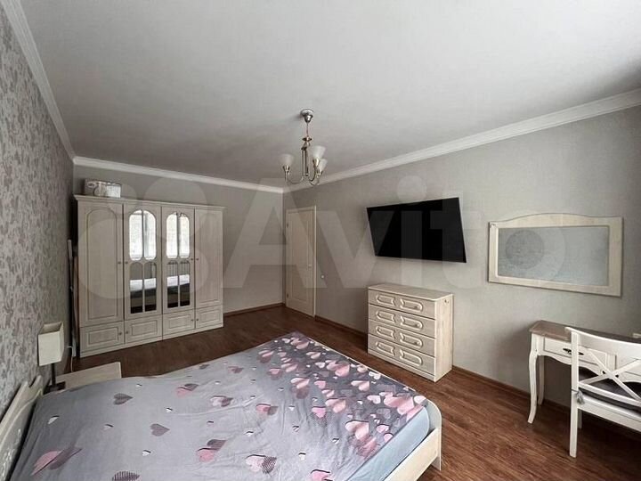 2-к. квартира, 74 м², 2/10 эт.