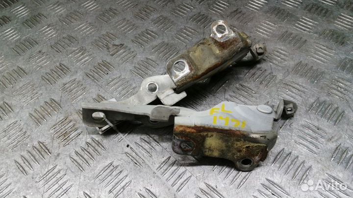 Петля капота Hyundai Grand Starex