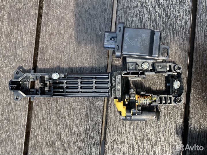 Кронштейн крепления ручки двери toyota rav 4