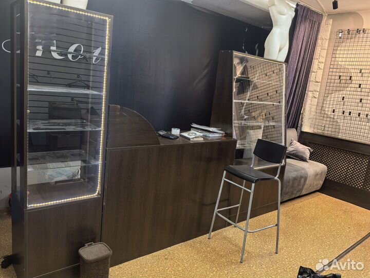 Торговое оборудование для магазина одежда