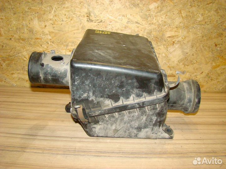 Корпус воздушного фильтра Toyota land cruiser 100