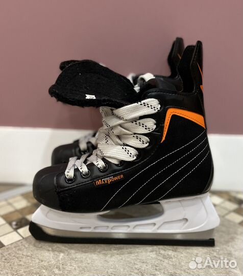 Коньки хоккейные
