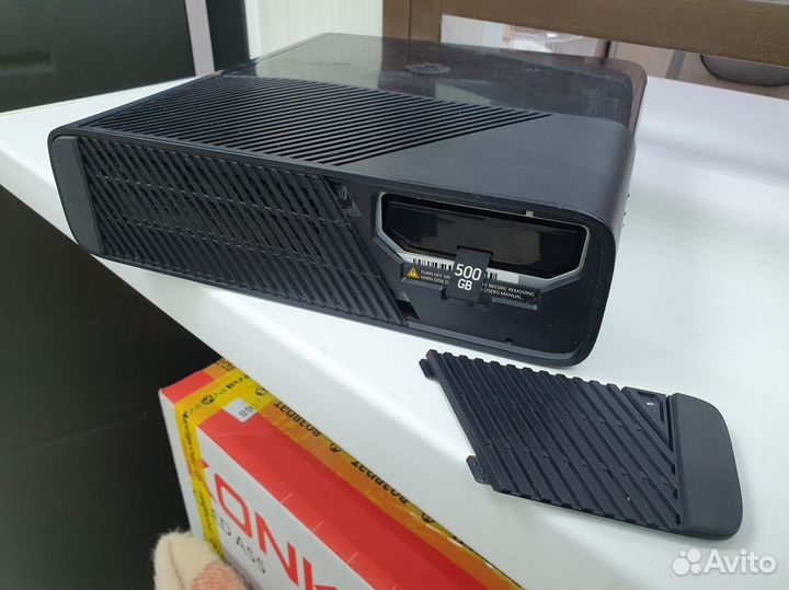 Игровая приставка Microsoft Xbox 360 E - 500 гб