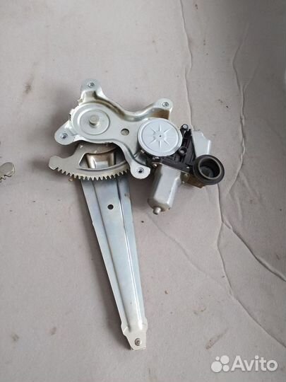 Стеклоподъемник электр. задний Toyota Land Cruiser