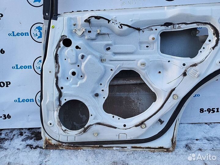 Дверь задняя правая Mazda Familia 323 bj