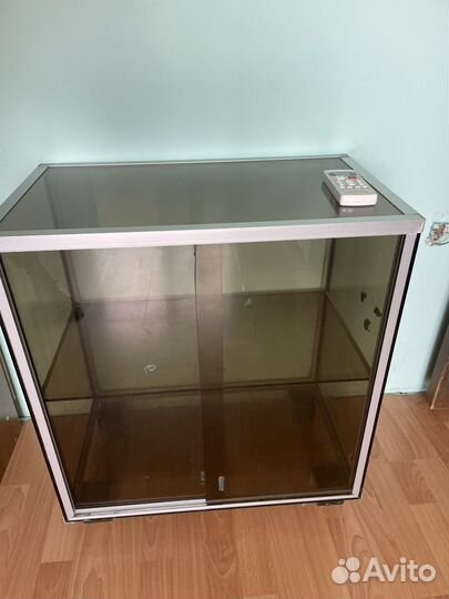 Стеклянная тумба под тв