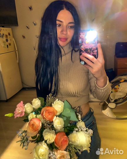 Волосы на заколках черные