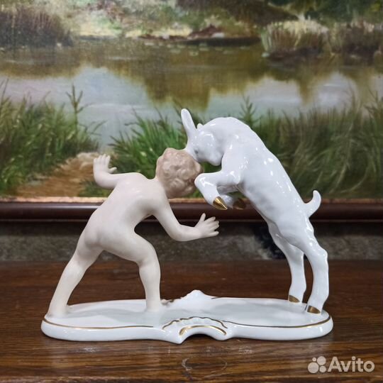 Статуэтка Путти с козлёнком Германия