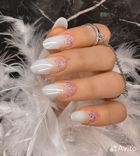 Модель на маникюр