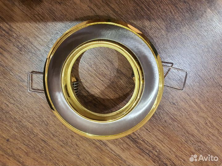 Светильник потолочный встраиваемый