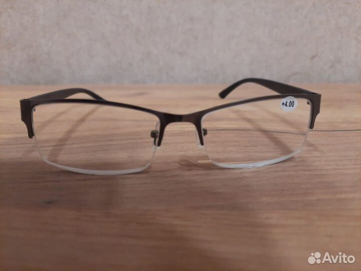 Очки.Унисекс +4