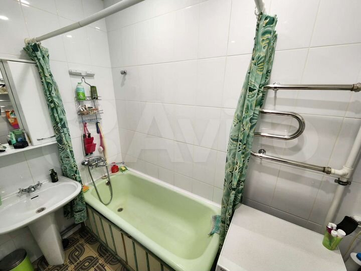 4-к. квартира, 102,7 м², 1/4 эт.