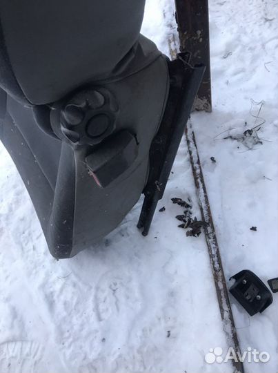 Сиденья рено логан Переднее правое сиденья зад